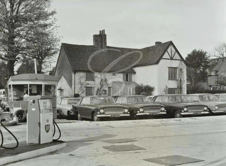 Four point garage 1960 The manor 